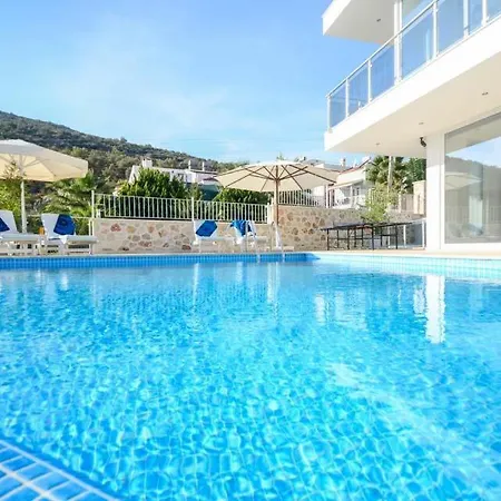 Sleeps 8 Pool Air Con Wifi *