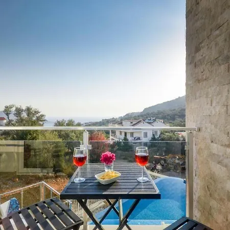 فيلة Sleeps 8 Pool Air Con Wifi كالكان