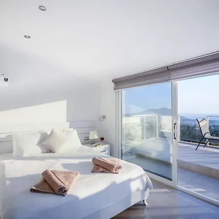 فيلة Sleeps 8 Pool Air Con Wifi