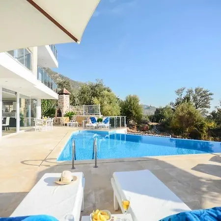 Sleeps 8 Pool Air Con Wifi *