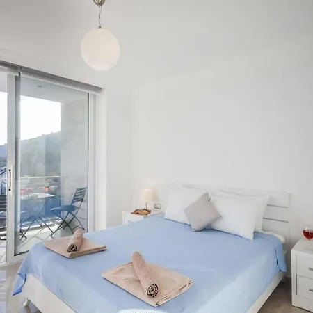 Sleeps 8 Pool Air Con Wifi * كالكان