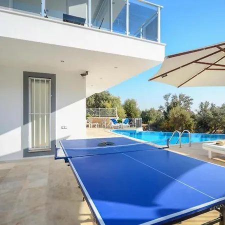 فيلة Sleeps 8 Pool Air Con Wifi