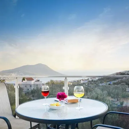 Sleeps 8 Pool Air Con Wifi فيلة