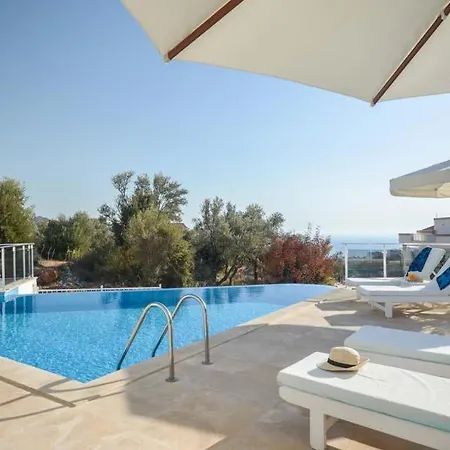 Sleeps 8 Pool Air Con Wifi *